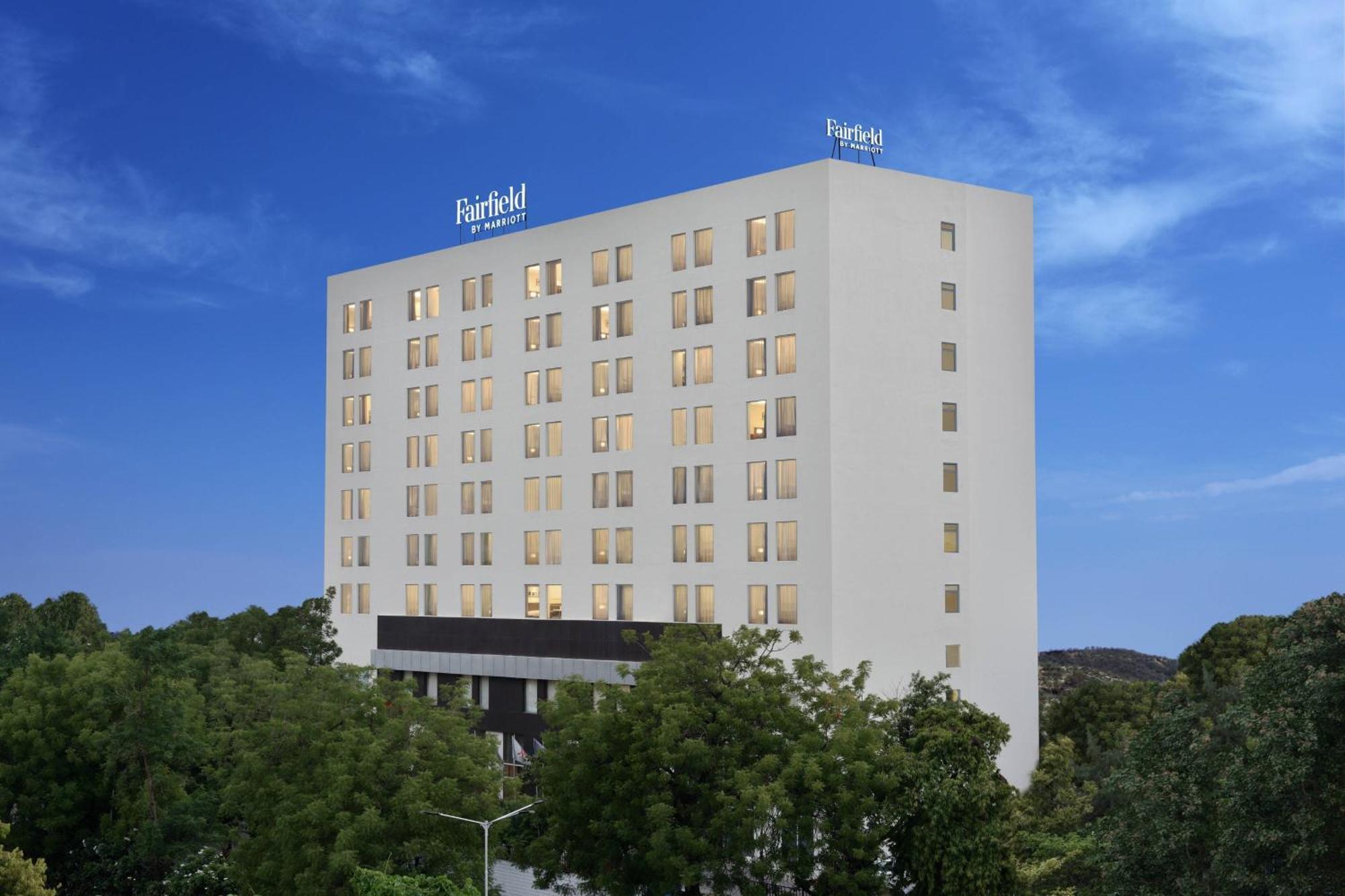 מלון Fairfield By Marriott אחמדאבאד מראה חיצוני תמונה